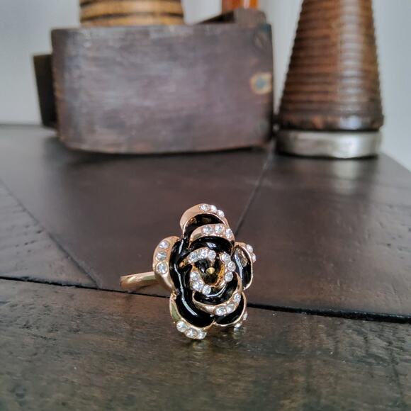 Women's Fashion Flower Ring with Clear Rhinestones in Black Gold Tone Size 7 - Picture 6 of 11